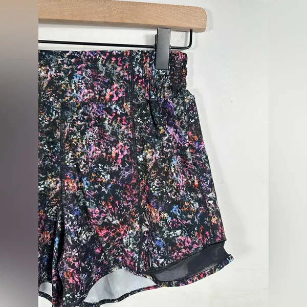 Lululemon‎ Hotty Hot HR Lined Shorts 4” Floral Spray Multi Black Size 4 - Image 5