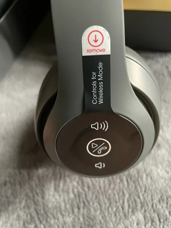 Shadow Grey Dr. Dre Beats Studio3 Bluetooth On-Ear Wireless Headphones - Image 4