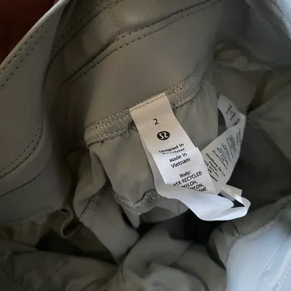 Lululemon Multi-Pocket Cargo High-Rise Hiking Short 5” - Image 9