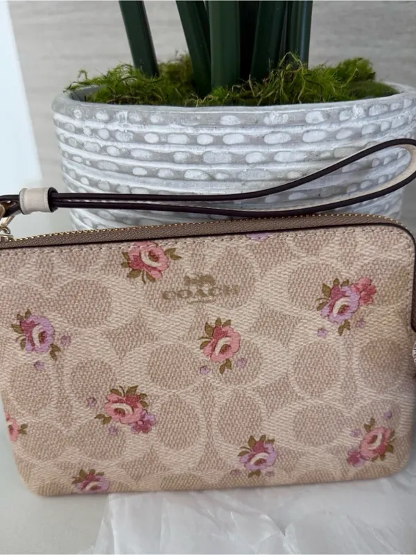 Coach Corner Zip Wristlet In Signature Canvas With Floral Print - Image 5