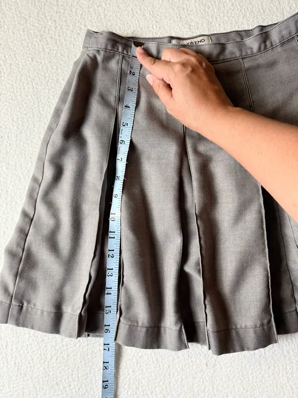 Lands End pleated school skirt/ preppy / academia - Size 4 - Image 6
