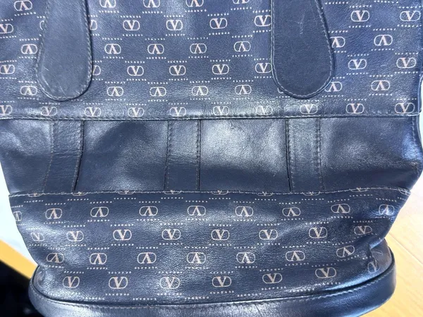 VINTAGE Valentino Garavani Monogram Tote Shoulder Bag & Matching Pouch Clutch - Image 5