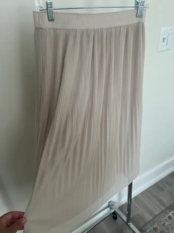 Womens Champagne Midi Length Pleated Skirt In Size Small - Image 4