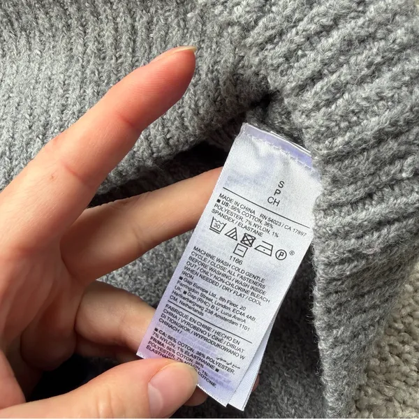 Old Navy Gray Knit Quarter Zip Sweater Size Small - Image 4