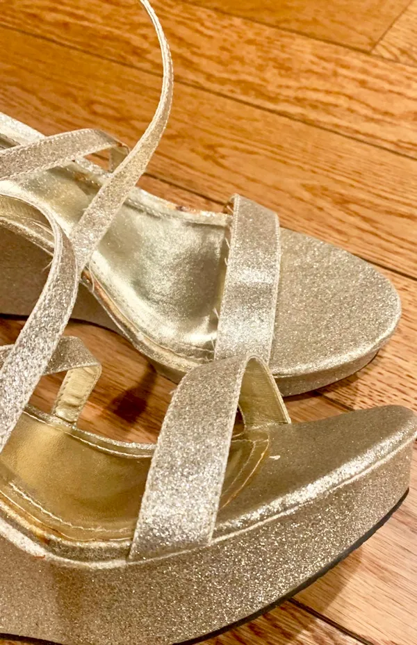 Rouge gold glitter platform strappy crisscross wedges sandal size 8.5 - Image 4
