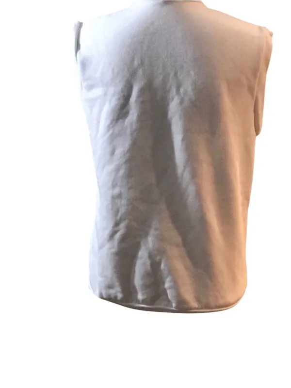 Sleeveless V - Image 4