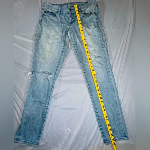 American Eagle • Destroyed Light Wash Skinny Jeans • Size 8 - Image 8