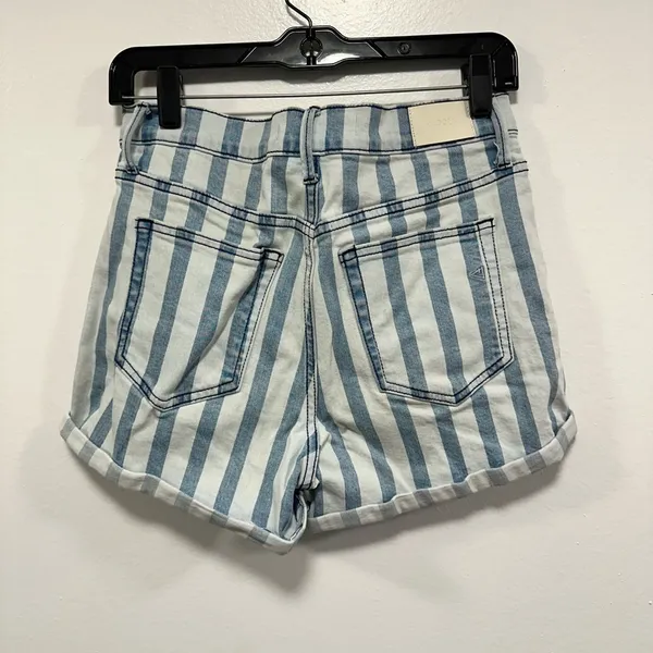 Hidden shorts! High-rise striped shorts purchased from the buckle women’s size 9 - Image 4