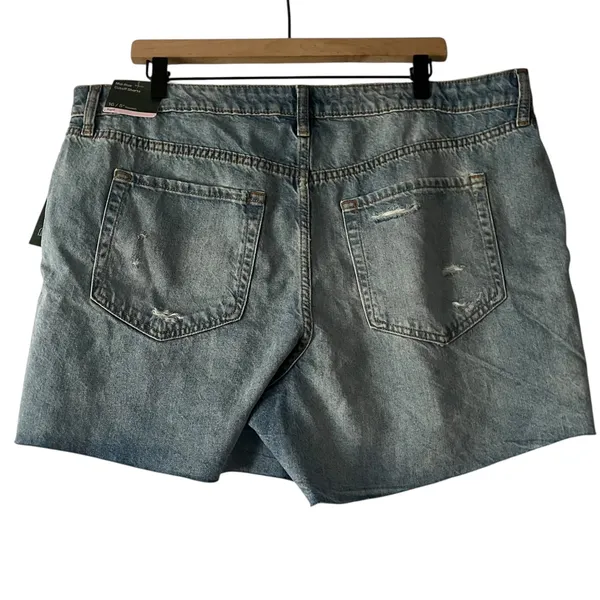 Wild Fable Women's Size 16 Mid-Rise‎ Light Wash Distressed Denim Cutoff Shorts - Image 3