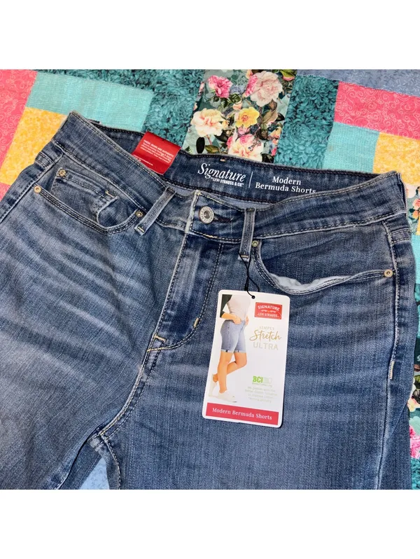Signature by Levi's Modern Bermuda Shorts Size 6 Women's 28 Denim Blue - Image 4