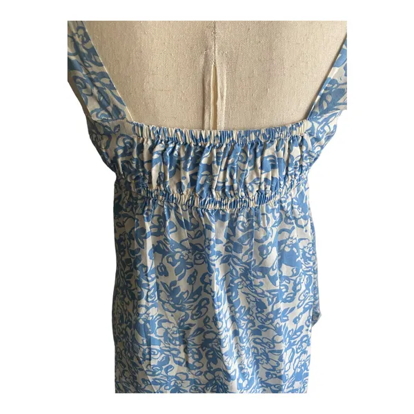 Banana Republic -BLUE AND EHITE FLORAL TOP-SIZE SMALL Adorable blue and white babydoll style too, excellent condition, size small Measurements: Bust: armpit to armpit 17 inches Length: shoulder seam to bottom 27 inches - Image 5