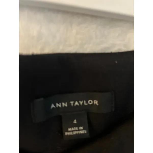 Ann Taylor Pencil Skirt Womens Size 4 High Waisted Pleated Knee Length Work‎ - Image 3