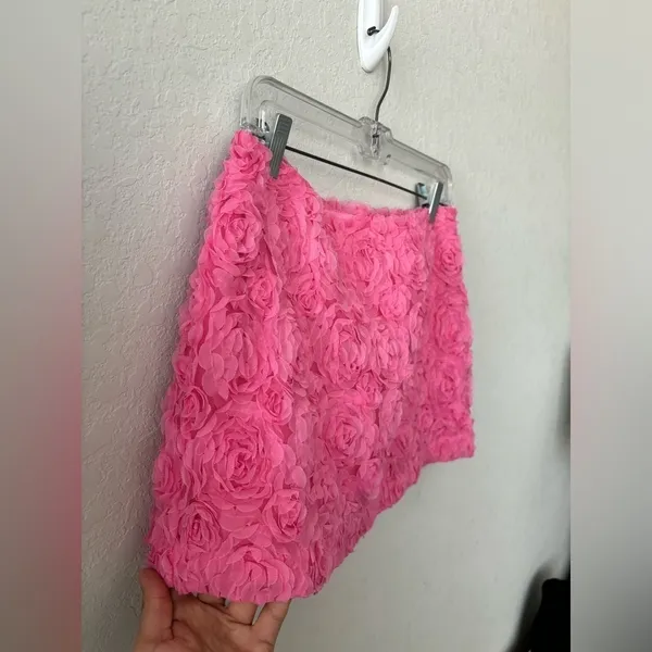 Urban Outfitters Lulu Textured Rosette Mini Skirt Size medium - Image 7