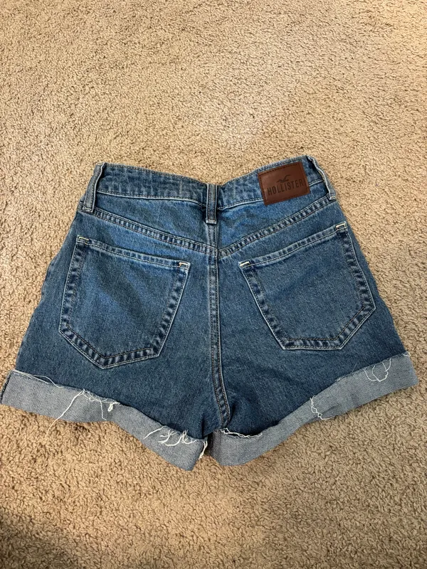 Hollister Ultra High-Rise Mom Shorts - Image 4