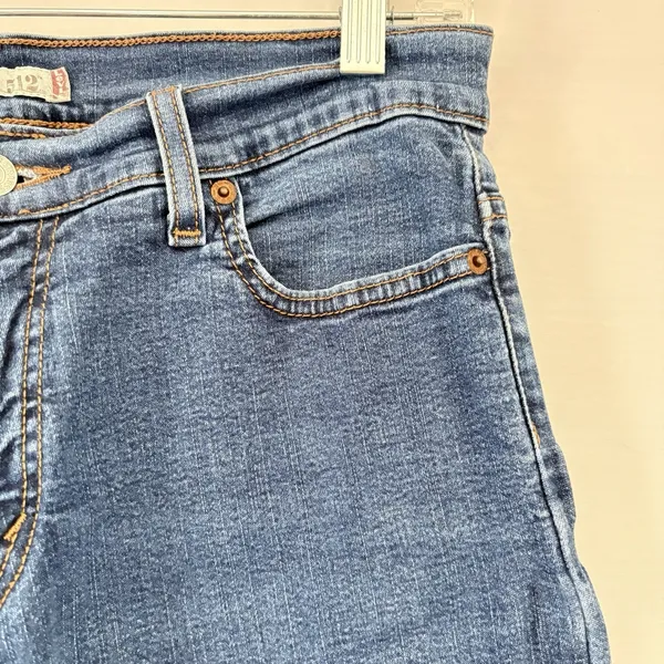 Levi's Women's 512 Perfectly‎ Slimming Straight Leg Jeans Medium Wash Size 10 S - Image 5
