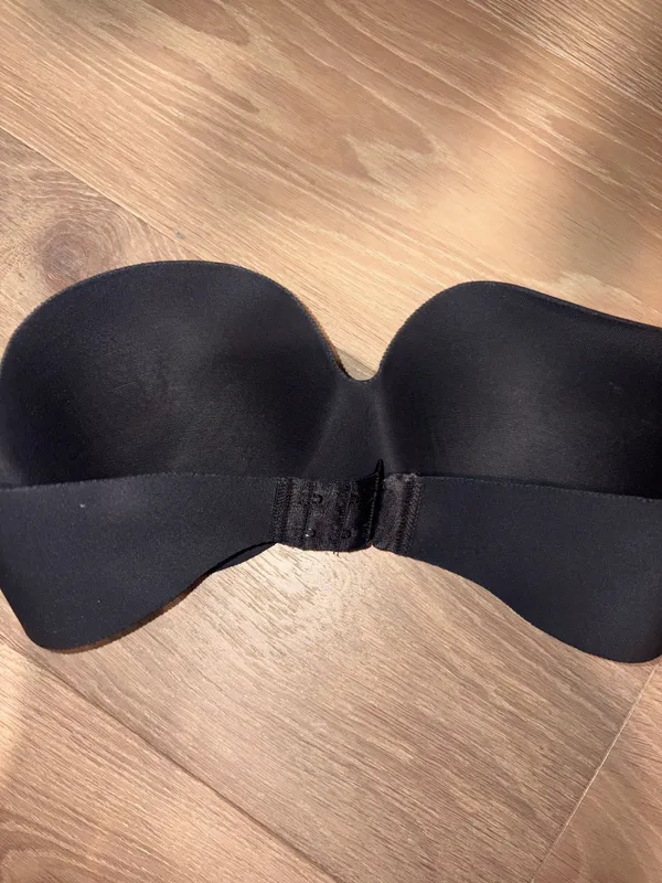 Never worn Nordstrom black strapless bra 32C - Image 2