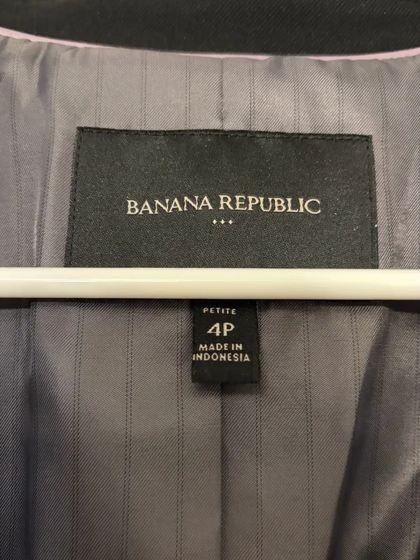 Banana Republic Black Women's Single-Breasted Blazer - Image 2