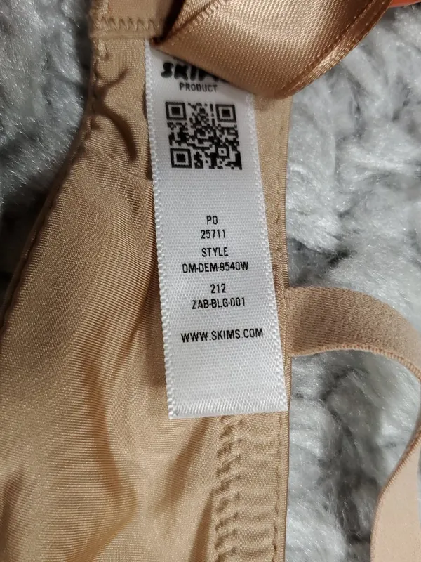 READ Skims Wireless Form T-shirt Demi Bra Size 34C Tan Nude - Image 9