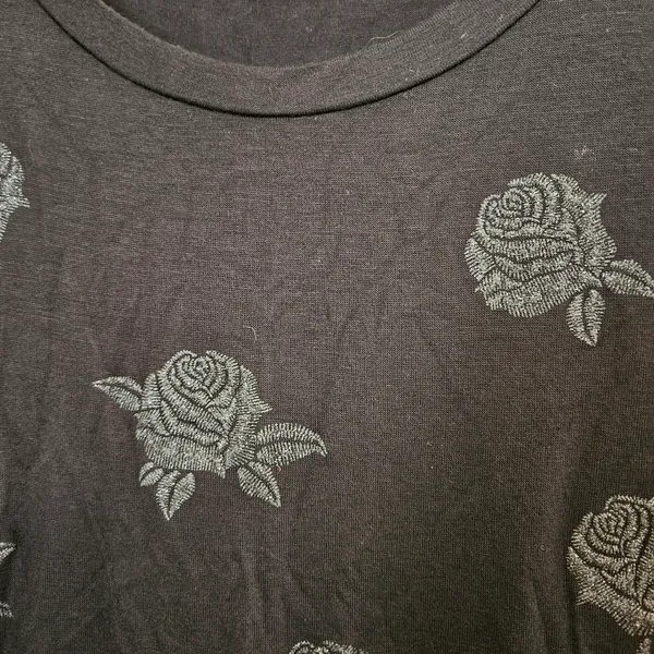 It Closet Tank Top Black Roses Sleeveless Floral Rose Pattern Neutral - Image 3