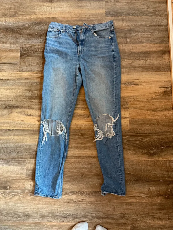 American Eagle Highest Rise Mom Jeans - Image 2