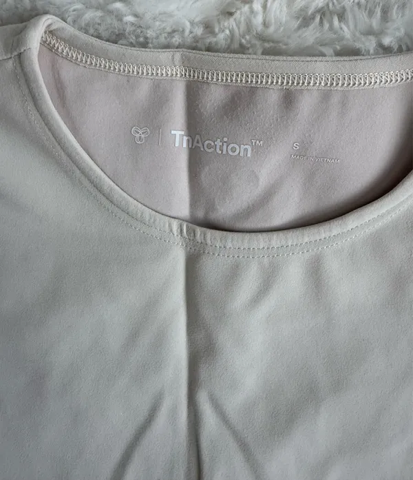Aritzia White Sleeveless Crop Tank - Image 2
