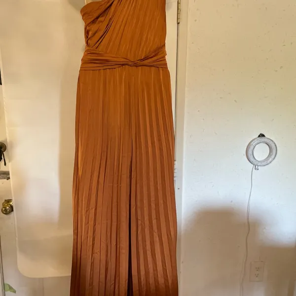 Lulu's One Shoulder Terracotta jumpsuit beautiful wide leg excellent pre owned - Image 3