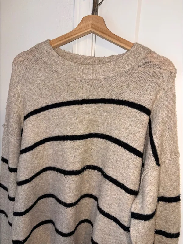 Aerie unREAL Womans M Ultra Soft Beige and Black Striped Pullover Sweater Medium - Image 4