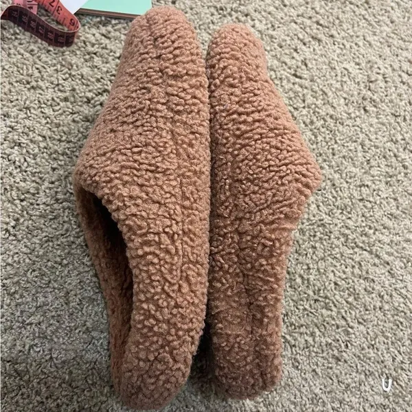 Madewell Sherpa Scuff Slippers Camel Sz 10- Sold Out - Image 8