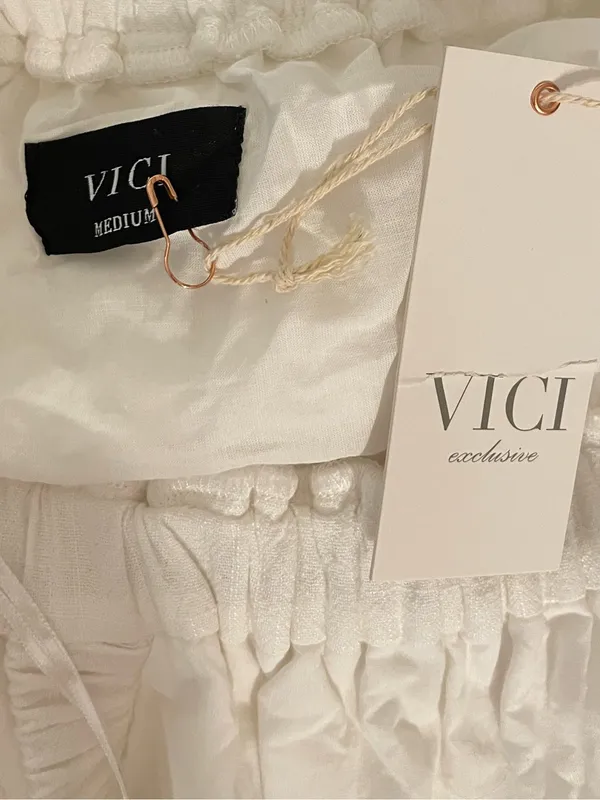 NWT Vici White White Linen Blend Open back Midi Dress Cutout Waist Medium - Image 8