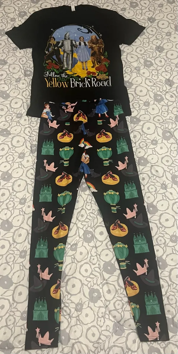 Wizard Of Oz Woman’s 2 Piece Set Leggings and T Shirt NWOT (SZ Med) - Image 7