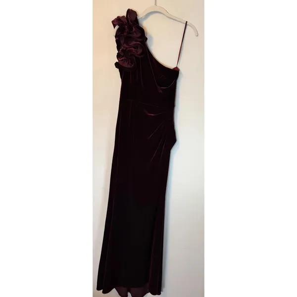 Xscape Burgundy Wine Ruffle One-Shoulder Velvet Gown Size 8 $258 NEW - Image 3