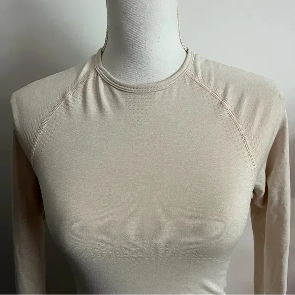 Gymshark • Cream Cropped Long Sleeve Workout Top - Image 3