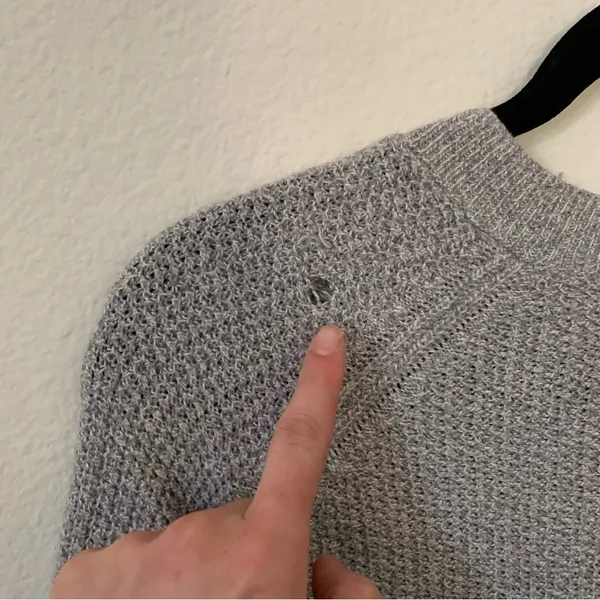 Old Navy Light Grey Knit Sweater Size Small Hole - Image 6