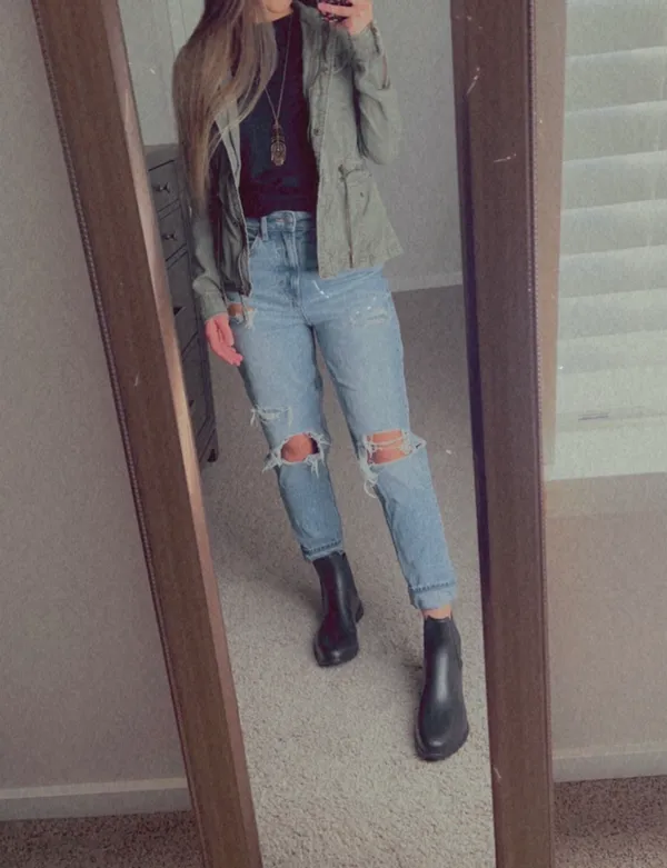 Medium Wash Ripped Mom Jeans - Image 7