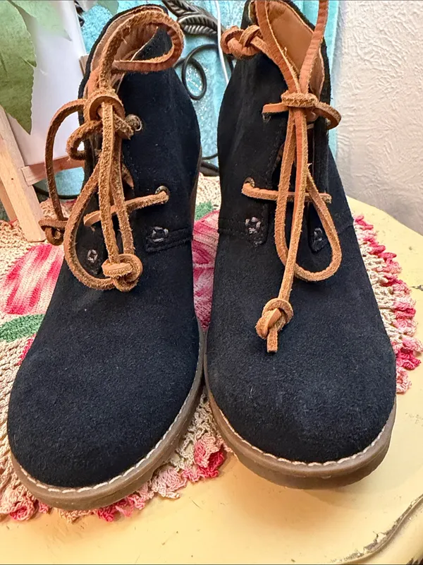 🥾🥾🥾BOGOHO🥾🥾🥾Sperry Black Suede Wedge Ankle Boots with Tan Laces-8 Med - Image 8