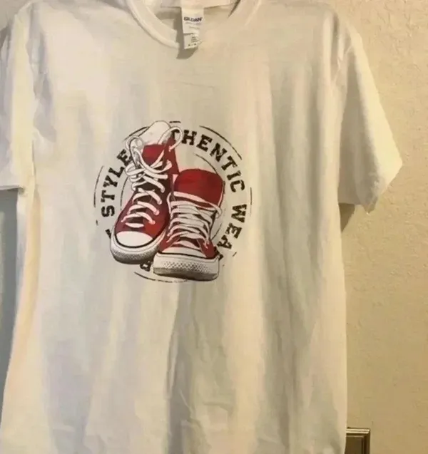 Gildan T shirt M with graphic print - Image 5