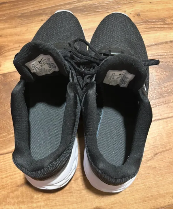 Unisex running Nike shoes lace up - Image 4