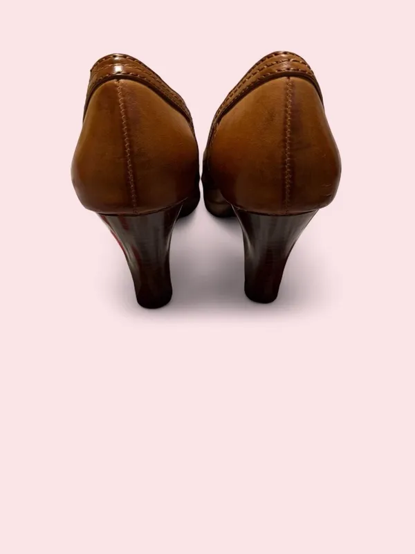 Vintage Y2K American Eagle Outfitters Tan Woven Peep-Toe Heels - Image 3