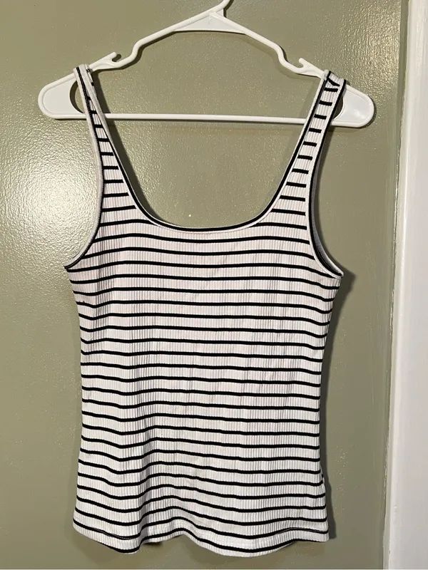 Eri + Ali Women’s Size Medium Janesse Ribbed Top Striped White Black Scoop Neck - Image 4