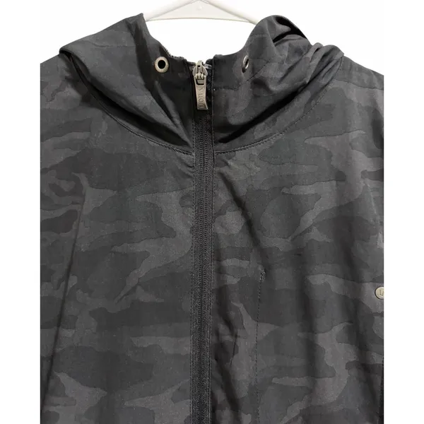 Vuori Outdoor Trainer Shell Hoodie Jacket‎ Black/Gray Camo Women's Size Medium - Image 3