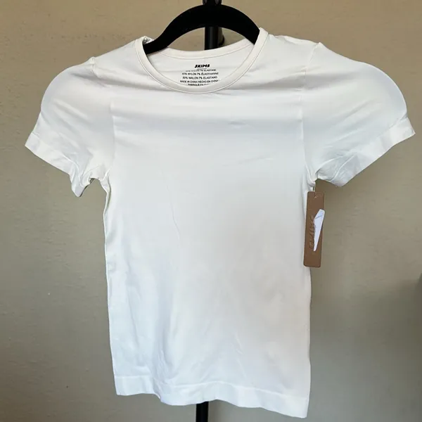 Skims Soft Smoothing Seamless T shirt Marble Top size‎ XS NWT - Image 9
