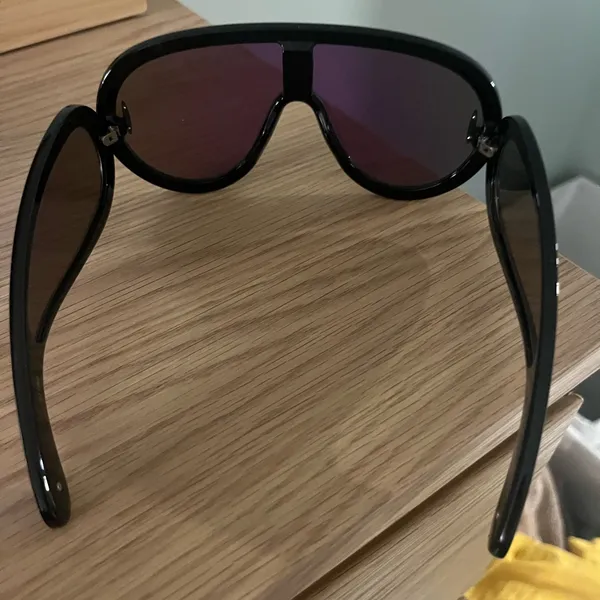 Black Aviator Sunglasses with Reflective Lenses - Image 6