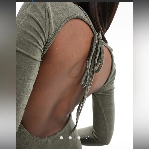 NWT Edikted slinky backless long sleeve mini dress in olive green Sz S sold out - Image 4