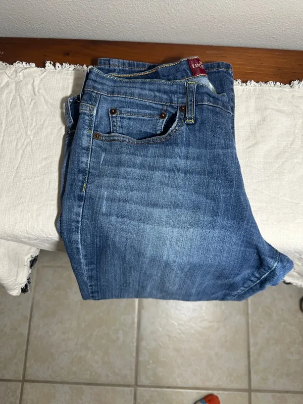 Lucky Brand Classic Blue Women's Straight-Leg Capri Jeans Sz 12 - Image 2