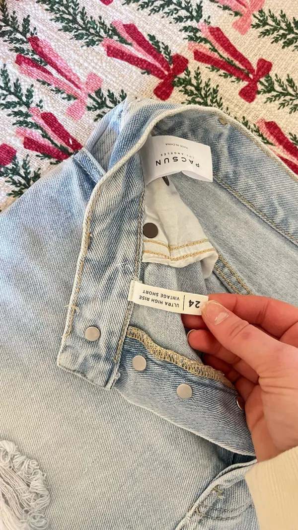 Pacsun Ultra High Rise denim shorts Size 24 - Image 2