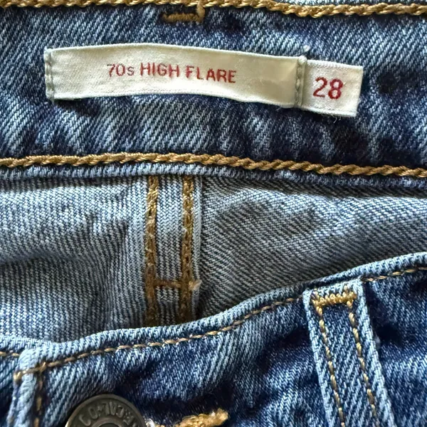 Levis Premium 70s Super High Rise Flare Slim Medium Wash Denim Blue Jeans Sz 28 - Image 3