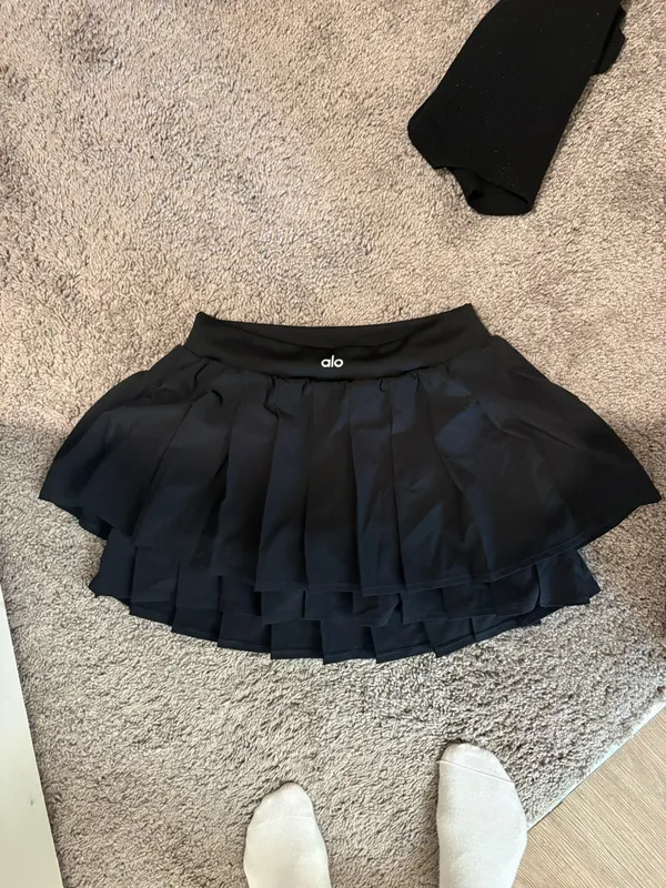 Alo Yoga double or nothing skirt black - Image 3