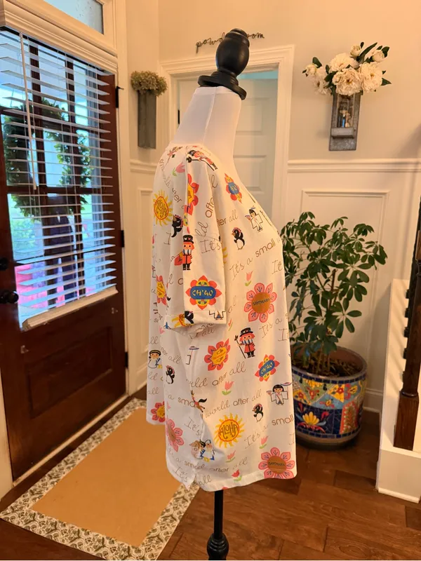 Disney NWOT White 'It's a Small World' Multicolor Graphic Tee - Image 4