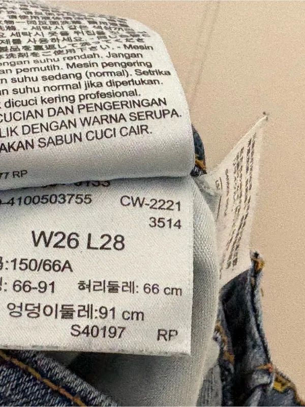 Levi’s Wedgie Straight Jeans Womens 26 High Rise Distressed Raw Hem Blue - Image 8