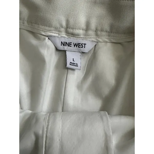 Nine West Women's Shorts White Large with Belt - Image 2